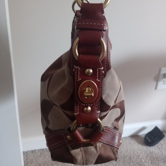 Coach Signature Hobo - Picture 4 of 4